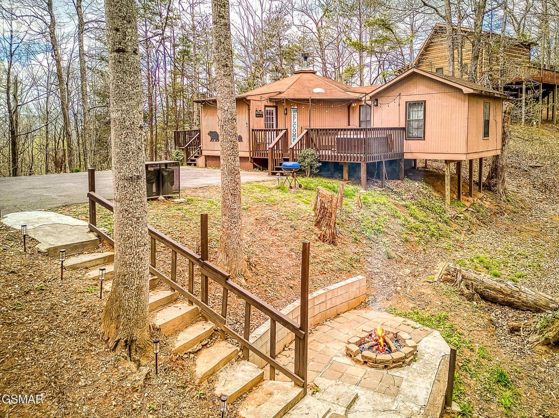 1071 E Foothills Drive, Gatlinburg, TN 37738 Main Photo