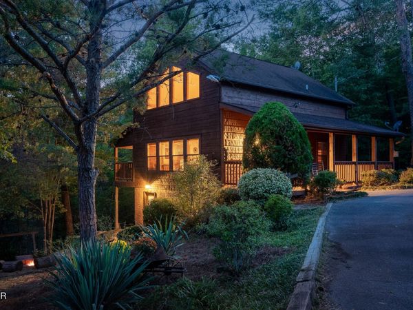 2306 Wooddale Way , Sevierville, TN 37876