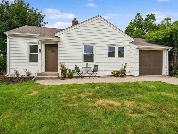6 Kirkwood Circle, Iowa City, IA 52240