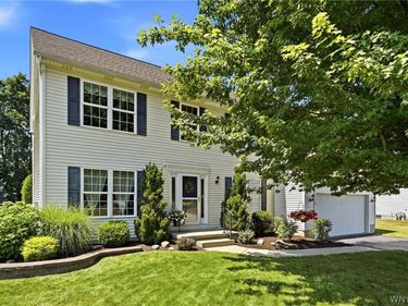 4178 Foxwood Ln , Williamsville, NY 14221