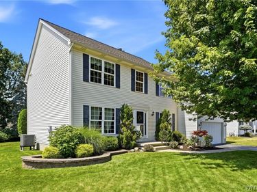 4178 Foxwood Ln, Williamsville, NY 14221