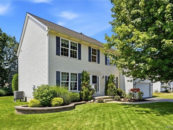 4178 Foxwood Ln, Williamsville, NY 14221