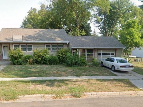 408 Southview Dr, Marshall, MN 56258