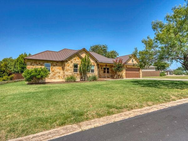 804 Four Oaks LN , Marble Falls, TX 78654
