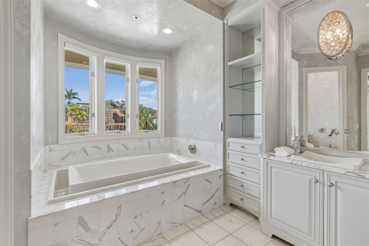 4927 Lyford Cay Road, Tampa, FL 33629 Photo
