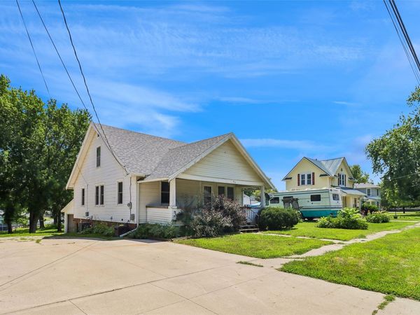 814 W 4th Street S, Newton, IA 50208