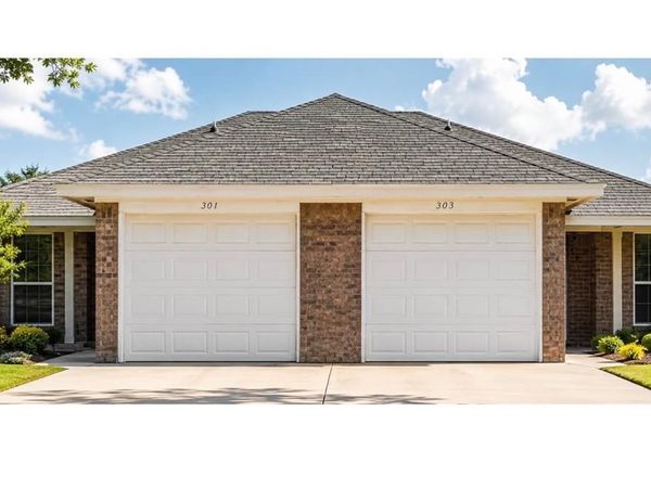 301 Schumacher Drive , Unit 303, Burleson, TX 76028