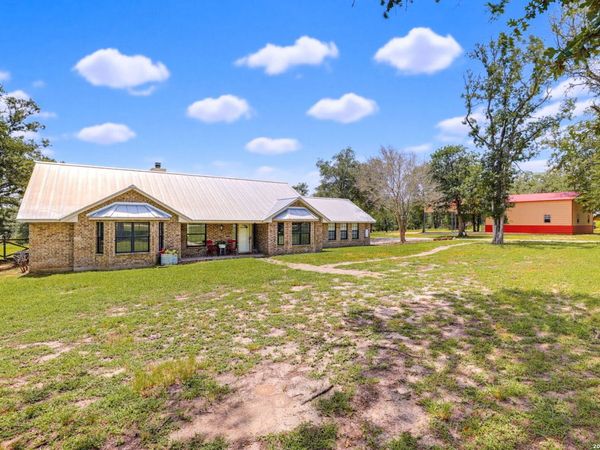 201 Hickory Run, La Vernia, TX 78121