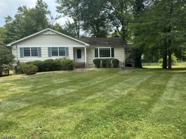 4 Sage Dr, Warren, NJ 07059
