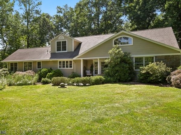 2 Jared Ct, Randolph, NJ 07945