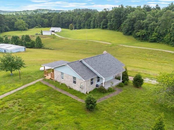 7396 Caneyville Road , Morgantown, KY 42261