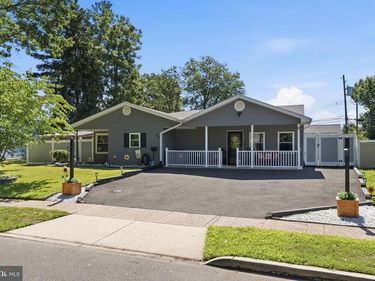 32 ORCHARD LANE , LEVITTOWN, PA 19055