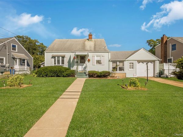 45 Birch Avenue E, Farmingdale, NY 11735