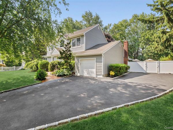 19 Duquesne Drive , Greenlawn, NY 11740