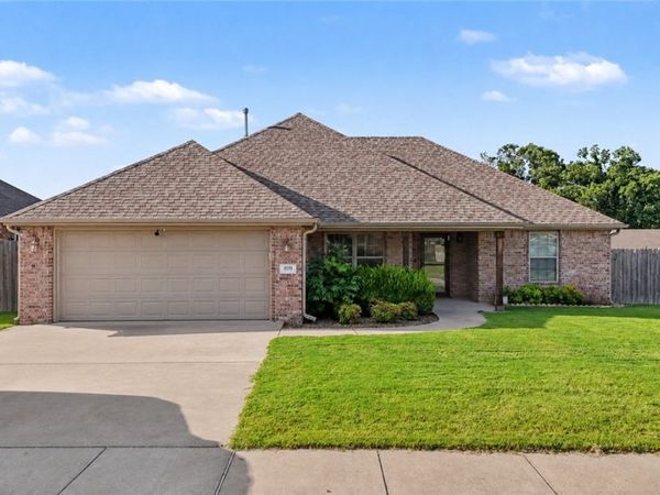 809 E Marietta Court , Rogers, AR 72758