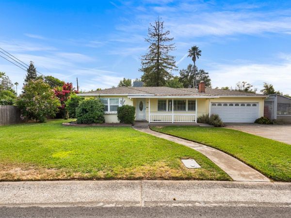 2661 Foothill Dr, Carmichael, CA 95608