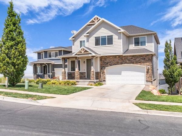 171 E EDGECREST LN N, North Salt Lake, UT 84054