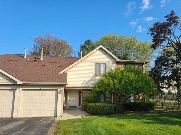 2340 E Old Hicks Road N, Unit 1, Palatine, IL 60074
