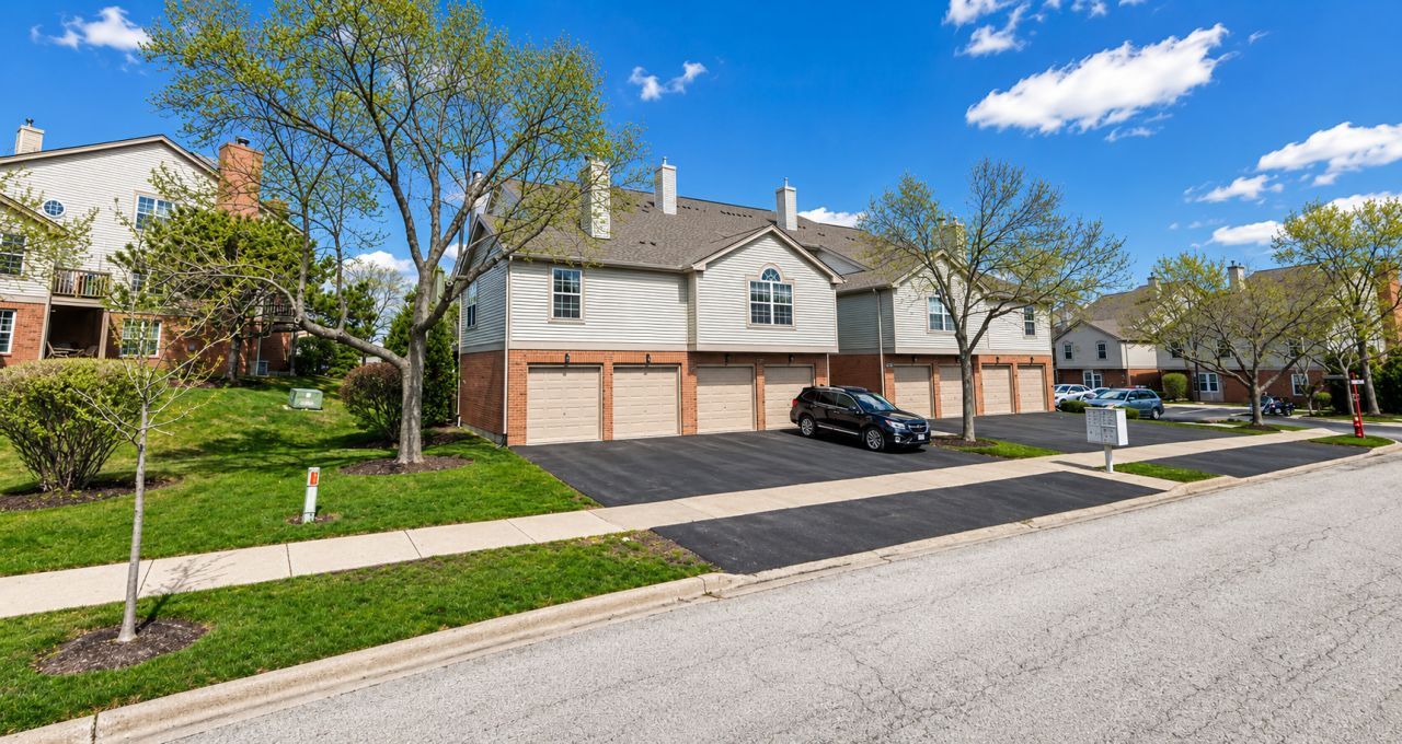 32 Kristin Circle , Schaumburg, IL 60195