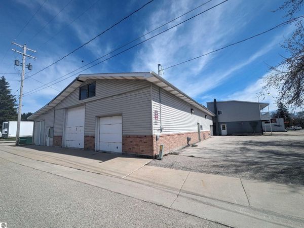108 Mackinaw Road N, Au Gres, MI 48703
