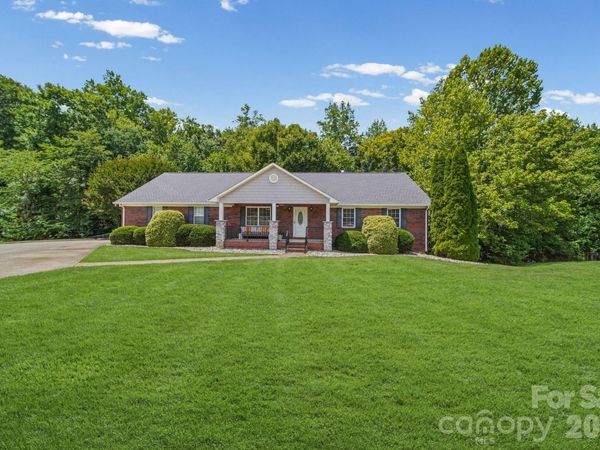 2013 Silvertip Court, Belmont, NC 28012