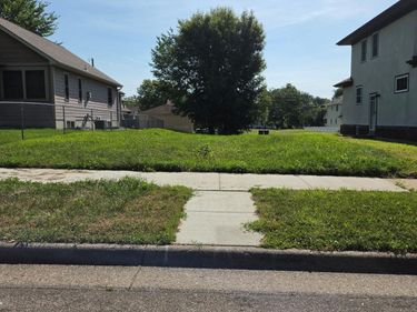 1722 Thomas Avenue N, Minneapolis, MN 55411