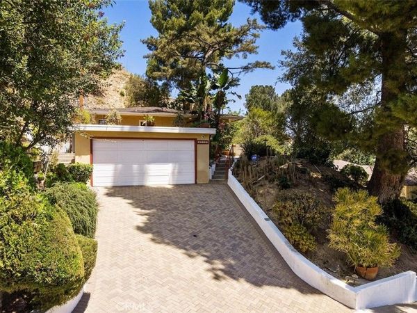 10527 Colebrook Street , Shadow Hills, CA 91040