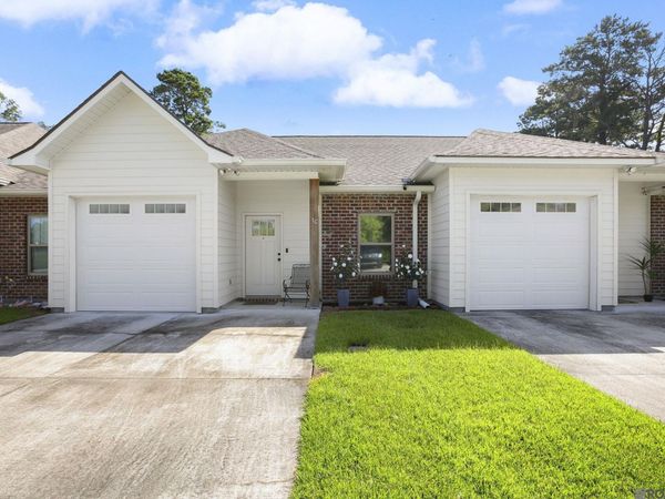 9900 Country Club Dr, Denham Springs, LA 70726