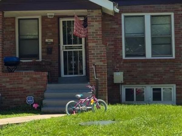 8526 Lowell , St Louis, MO 63147