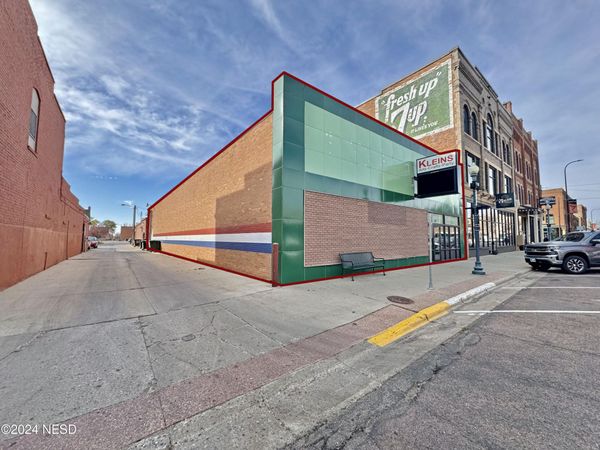 110 E KEMP AVENUE, Watertown, SD 57201