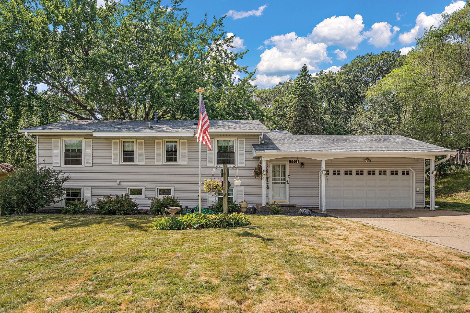 10908 Dahlia Street NW Coon Rapids, MN 55433