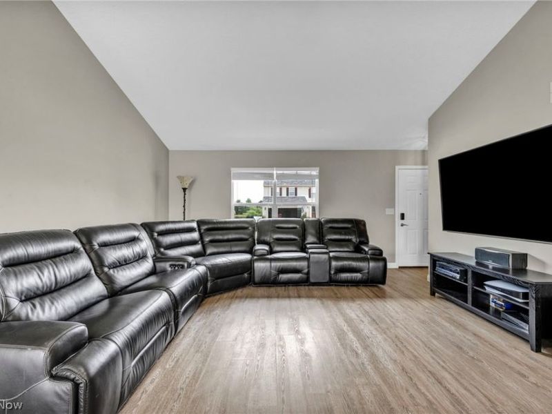 6108 Greenview Trail, North Ridgeville, OH 44039 Photo 12