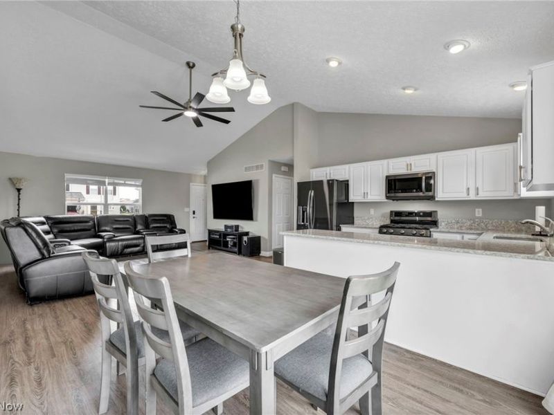6108 Greenview Trail, North Ridgeville, OH 44039 Photo 18