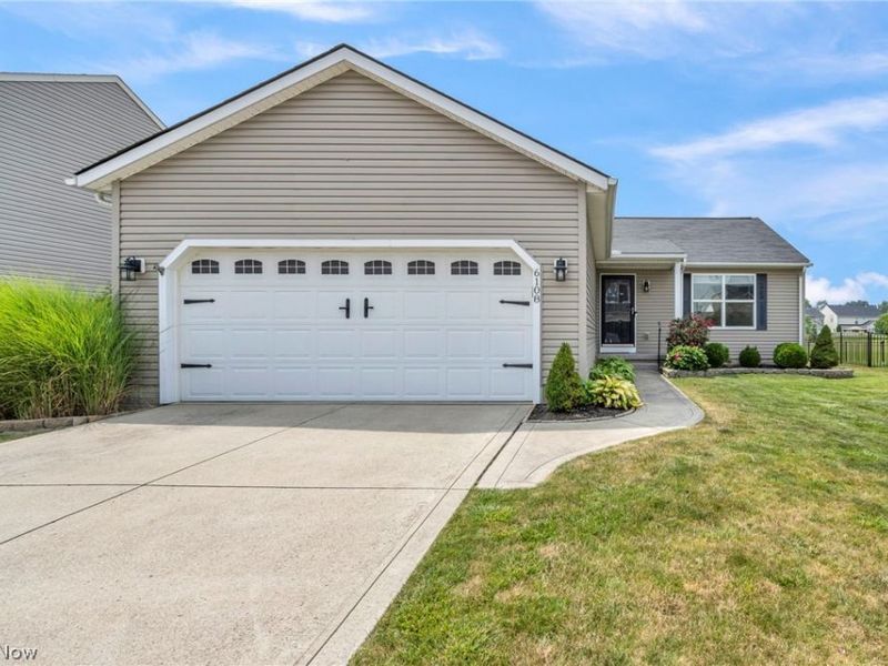 6108 Greenview Trail, North Ridgeville, OH 44039 Photo 3