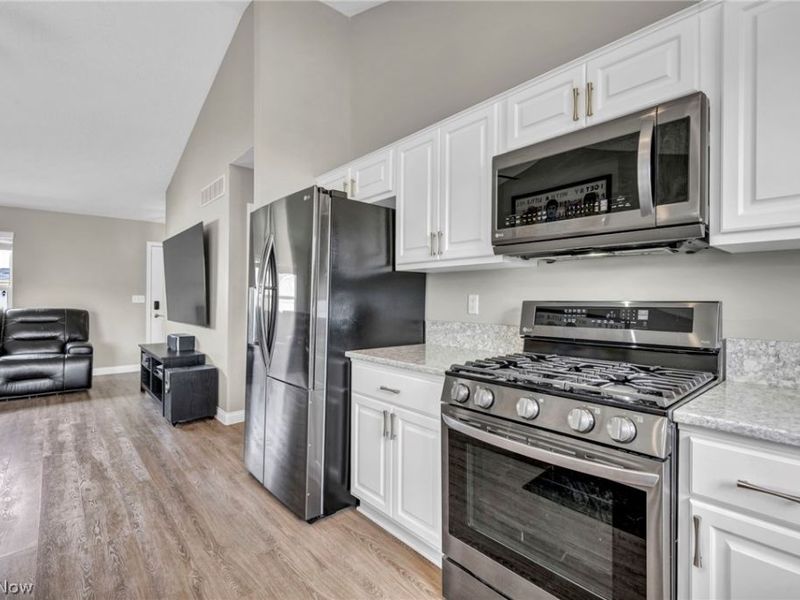 6108 Greenview Trail, North Ridgeville, OH 44039 Photo 7