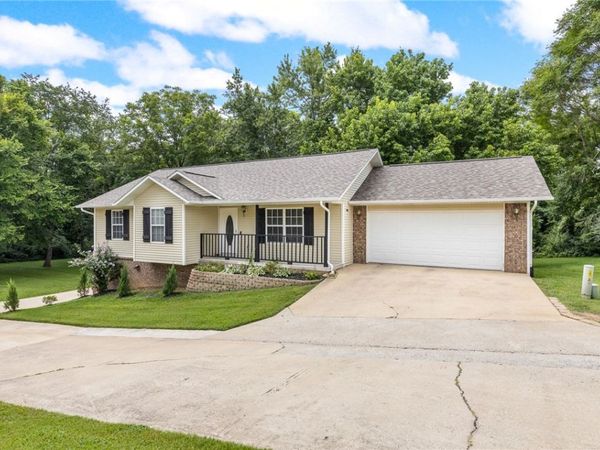 808 Parkview Drive , Harrison, AR 72601