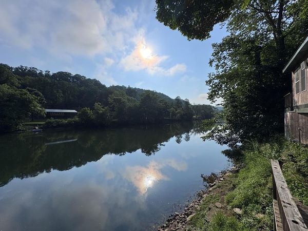 4001 Greenbrier Dr., HINTON, WV 25951