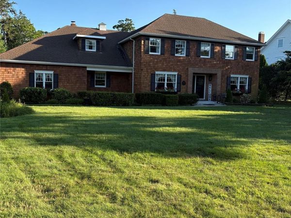 348 Middle Road, Bayport, NY 11705