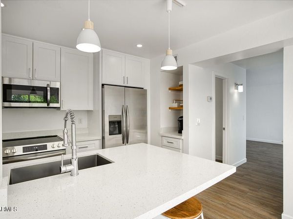 8055 E THOMAS Road, Unit E115, Scottsdale, AZ 85251