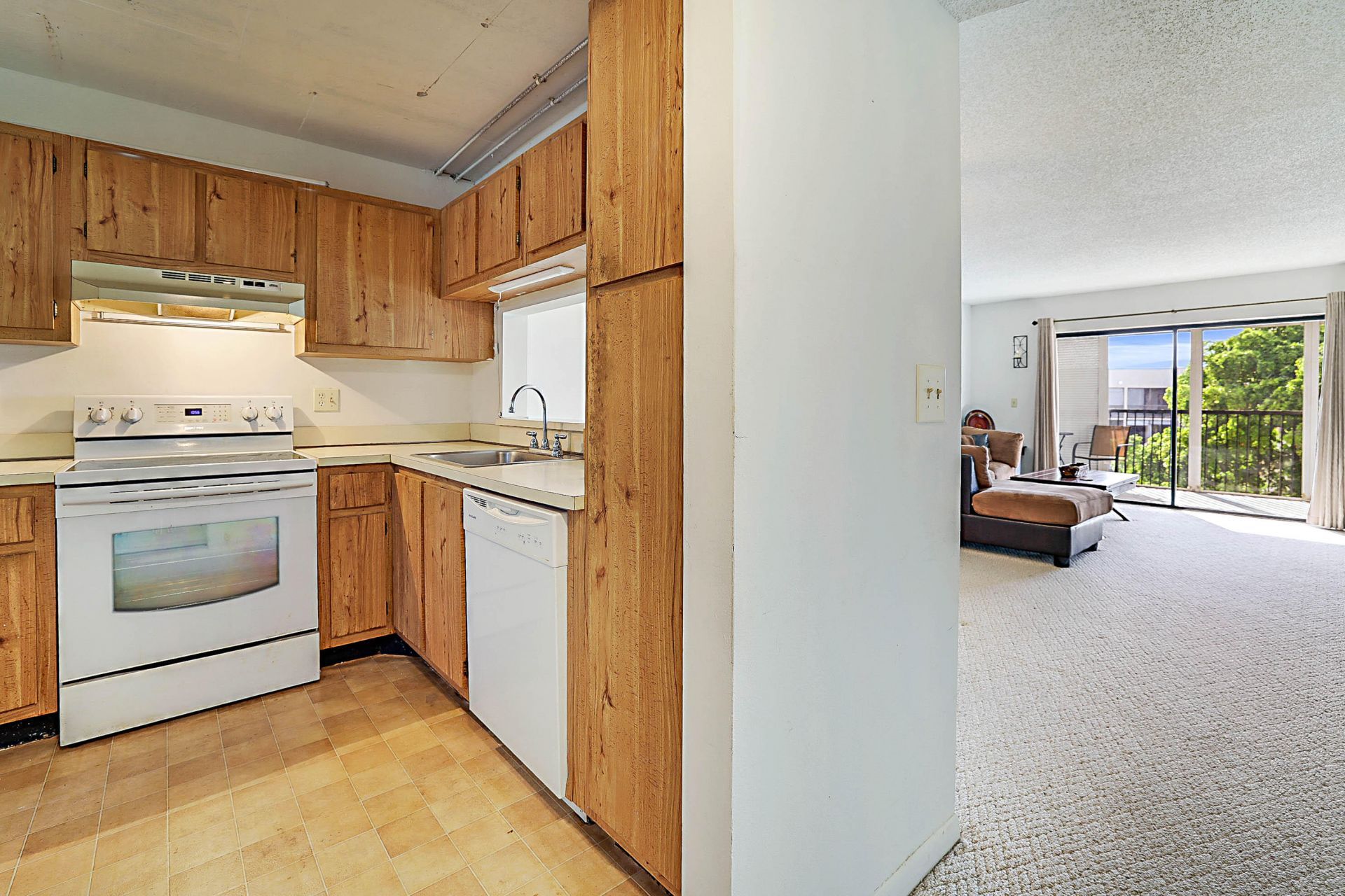 6475 W Oakland Park Boulevard, Unit 505, Lauderhill, FL 33313 Photo