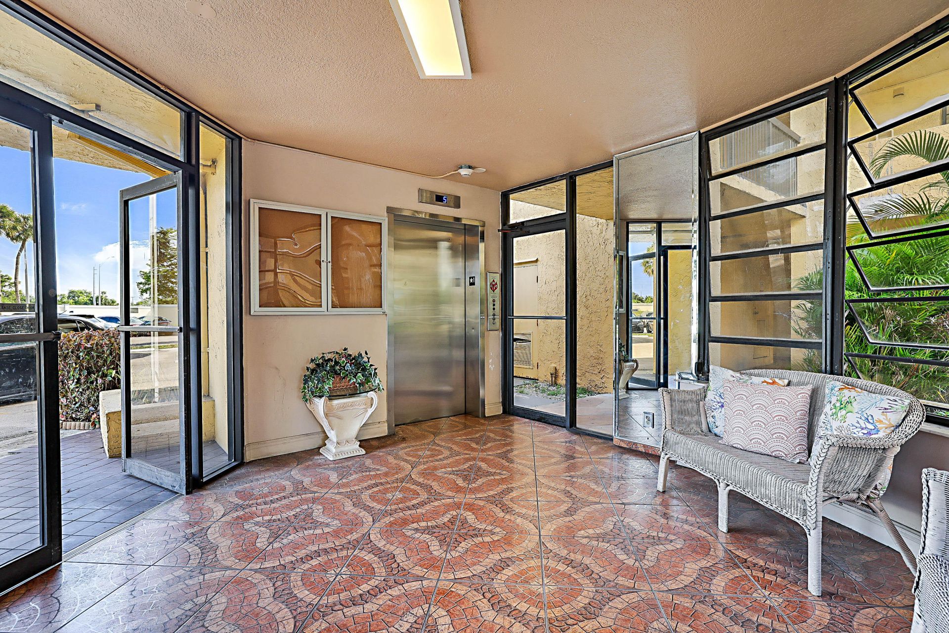 6475 W Oakland Park Boulevard, Unit 505, Lauderhill, FL 33313 Photo