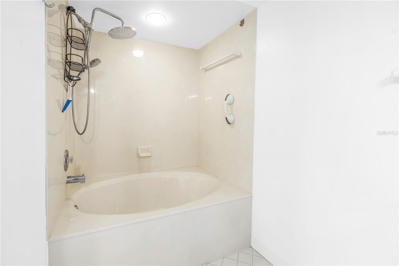 6001 Bahia Del Mar Circle, Unit 428, Saint Petersburg, FL 33715 Photo