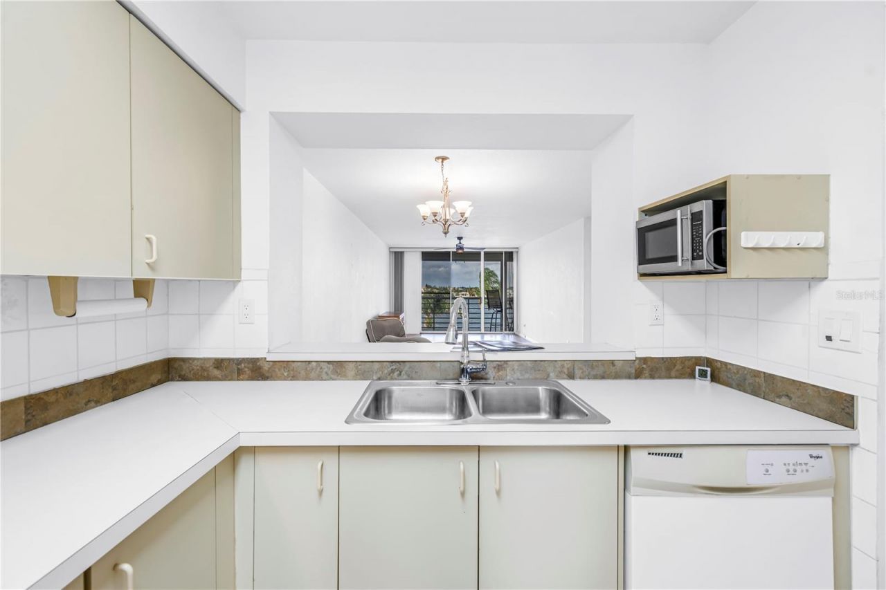 6001 Bahia Del Mar Circle, Unit 428, Saint Petersburg, FL 33715 Photo