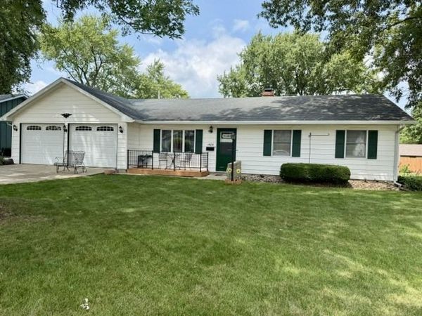 1404 Rolling Green Drive , Mendota, IL 61342
