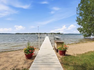 6 1st Street, Excelsior, MN 55331