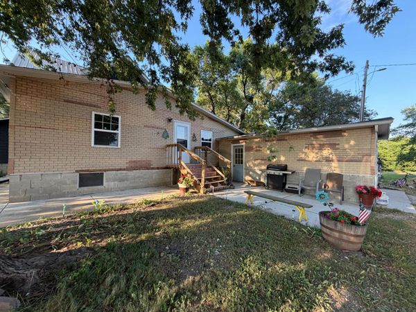 194 40th Avenue, Hills, MN 56138