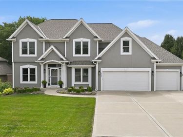 6190 N Nevada Avenue, Parkville, MO 64152