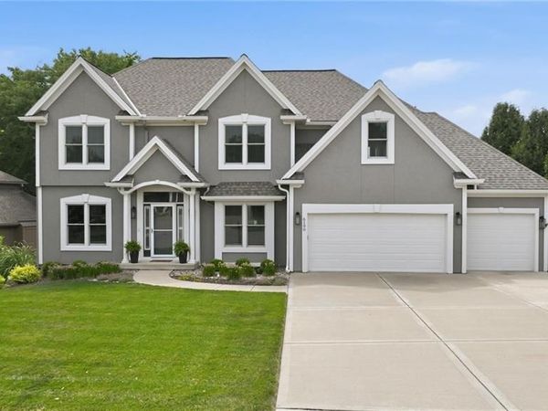 6190 N Nevada Avenue, Parkville, MO 64152