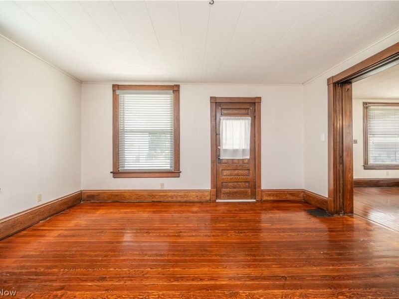 266 W Martin Street, East Palestine, OH 44413 Photo 10