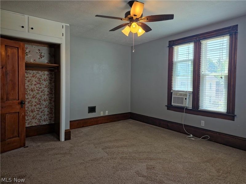 266 W Martin Street, East Palestine, OH 44413 Photo 10